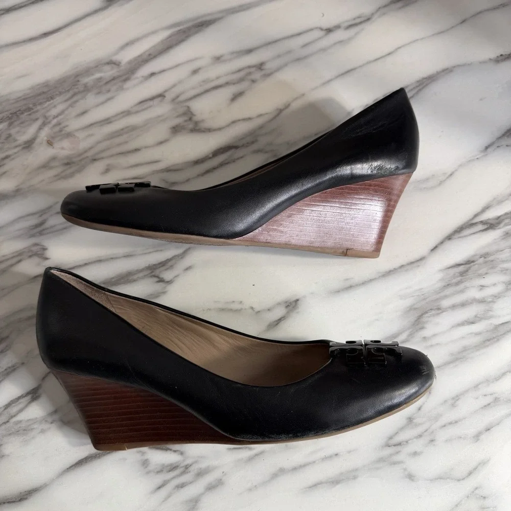 TORY BURCH Leather Wedge Pump Size 10 Heels Ballet Style Monogram Logo Black